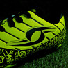 Chaussures de rugby jaune et noir