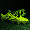 Chaussures de rugby jaune et noir